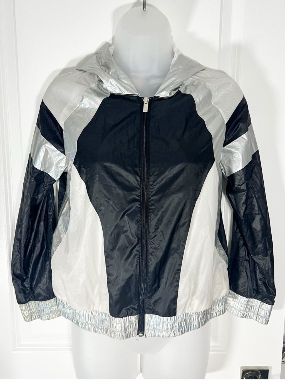More Charm Magic Hooded Windbreaker Jacket Girls Large (10/12) Black, White,